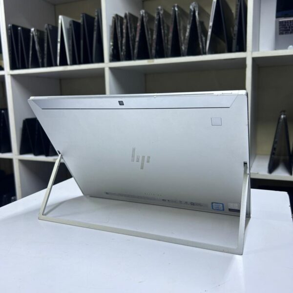 Hp 1012 x2, core i3, 8th gen, touchscreen, detachable keyboard 4gb ram, 128gb ssd